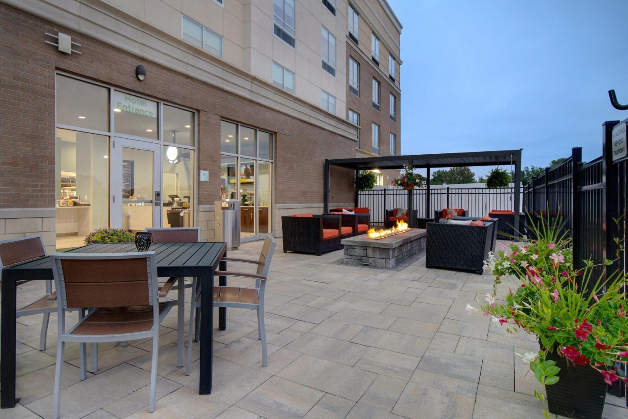 Holiday Inn Grand Rapids North - Walker, An Ihg Hotel Exterior foto